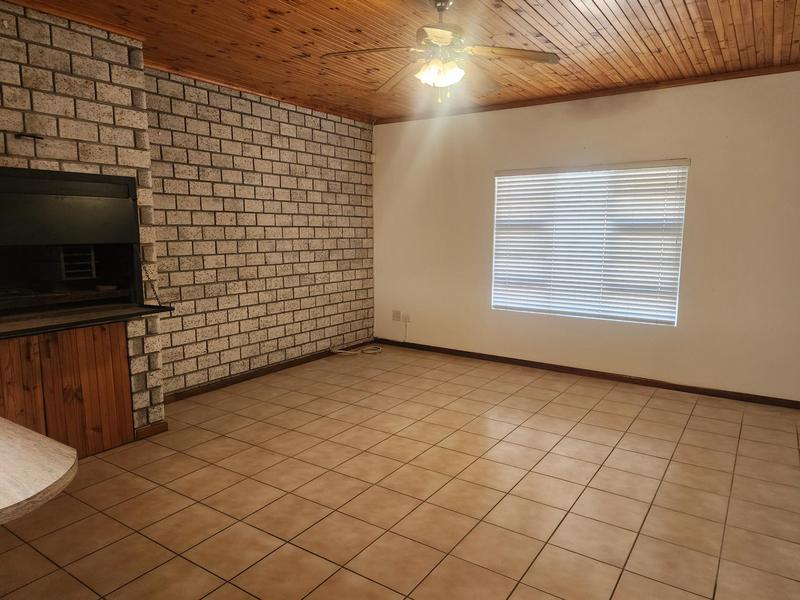 To Let 3 Bedroom Property for Rent in Velddrif Western Cape